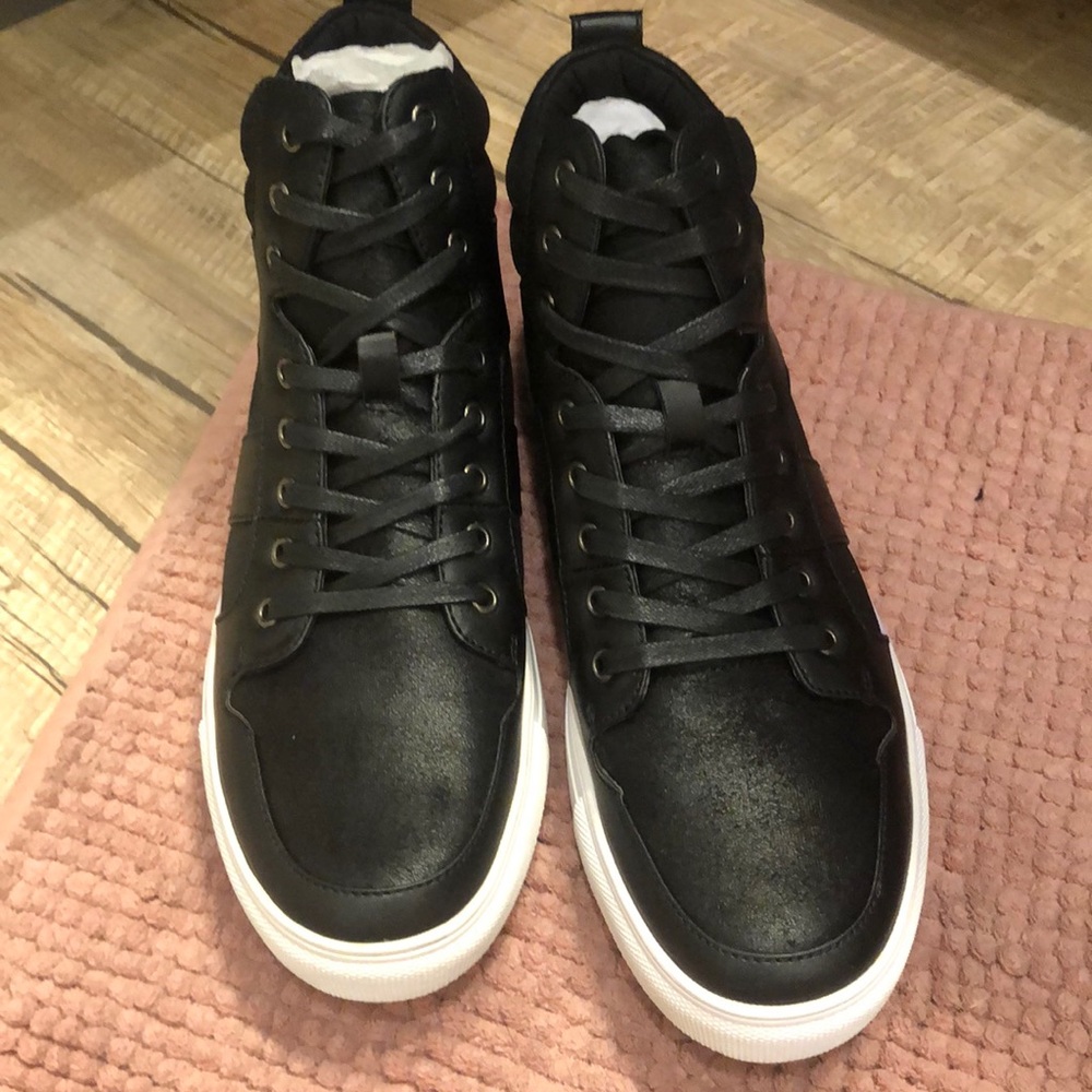Sneakers - Picture 3 of 3